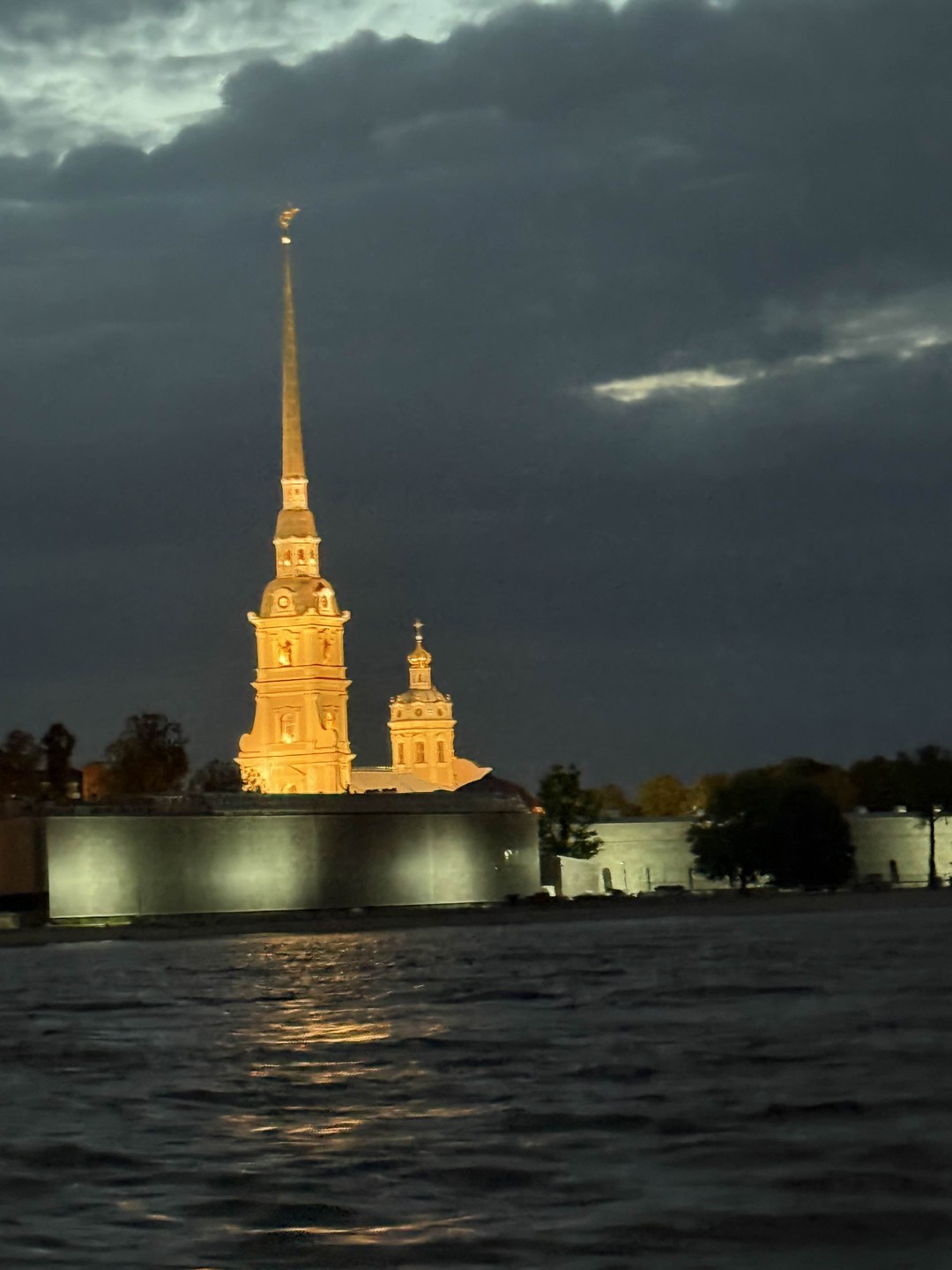 Отличная прогулка, все супер! Сергей очень опытный капитан, с момента бронирования и до момента посадки на