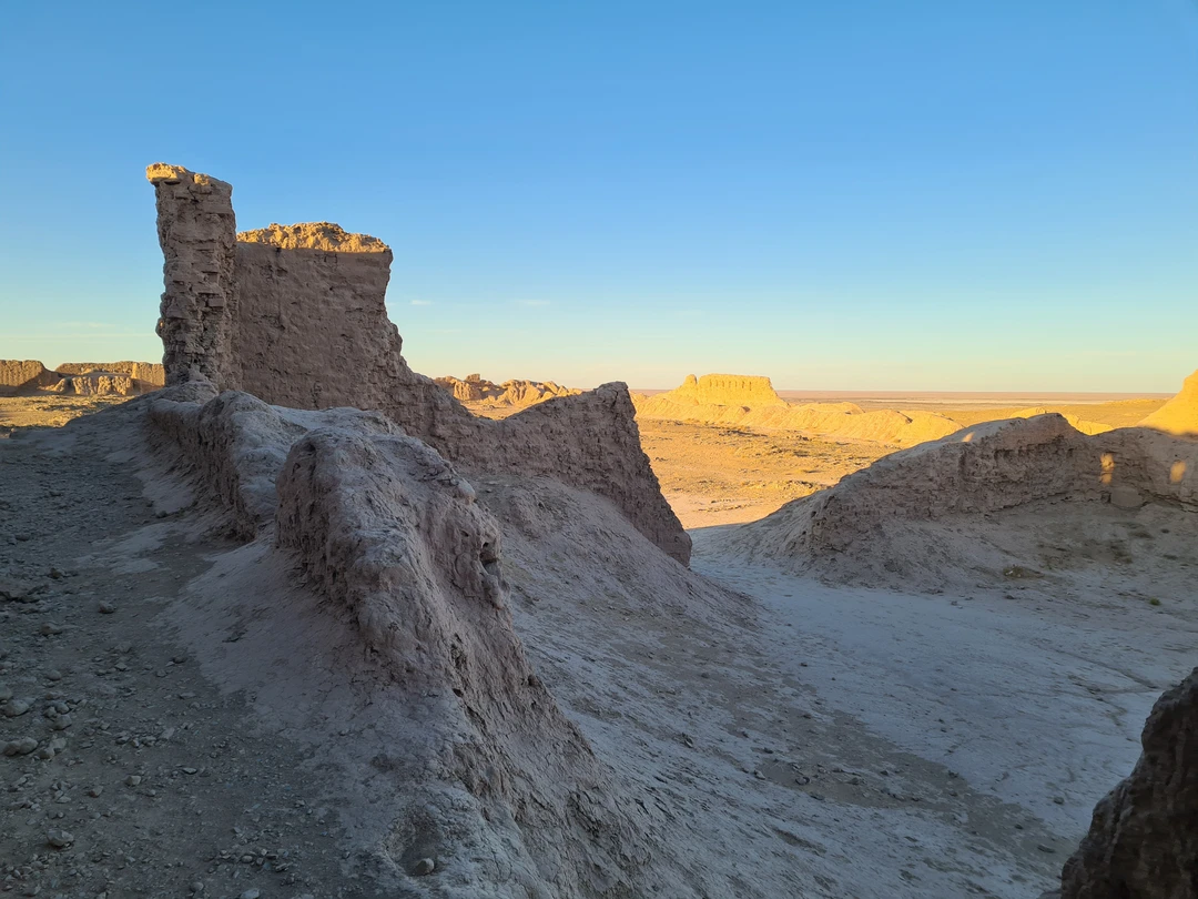 Древние крепости пустыни Кызылкум из Хивы (Надежда)