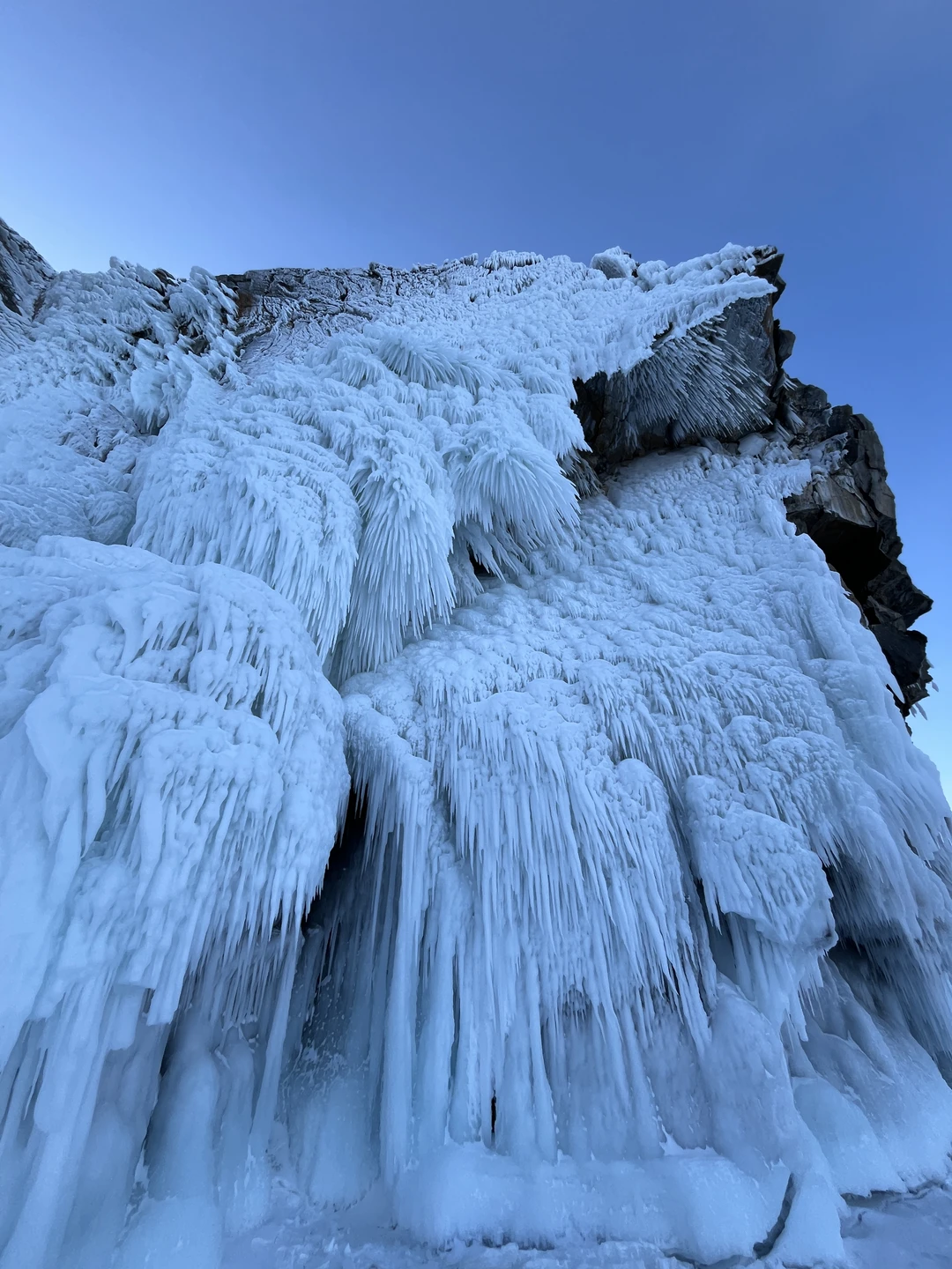 Это мега-супер красота нашей Страны! Байкал - живое могучее великое существо! Потрясающая энергетика и мощь! Даже