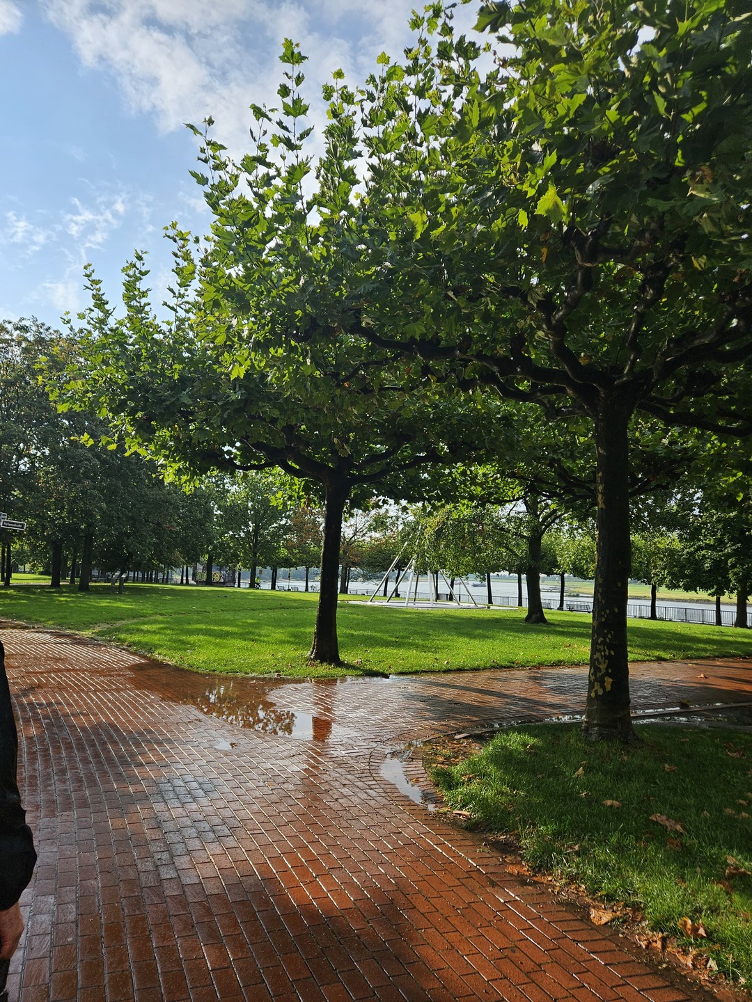 Нам понравилась экскурсия и прогулка по городу 🤗 спасибо нашему гидуТатьяне ❤️ было занимательно, легко и весело!