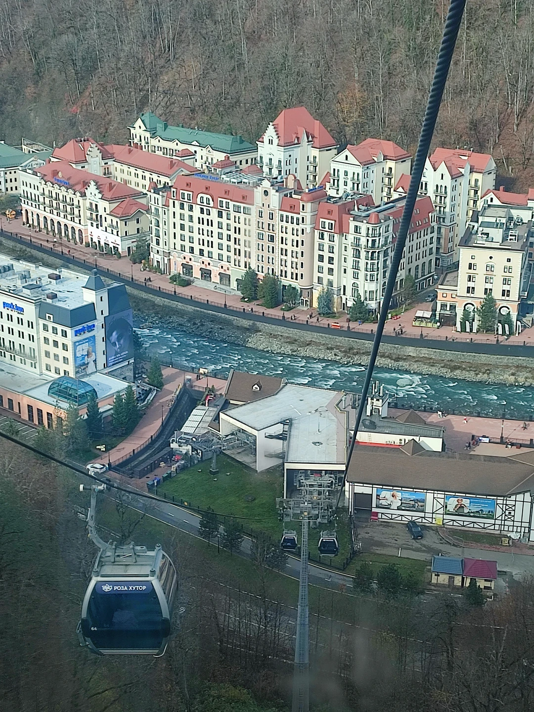 Сопровождал гид Карпо. Местный житель. Знает не только исторические факты, но и местные легенды. Забирал нас