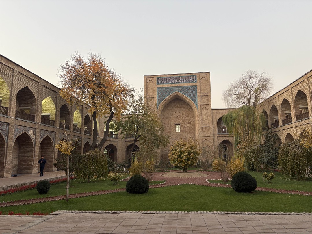 С этой экскурсии лучше всего начинать знакомство с городом) Гид очень интересно рассказал историю столицы, старую