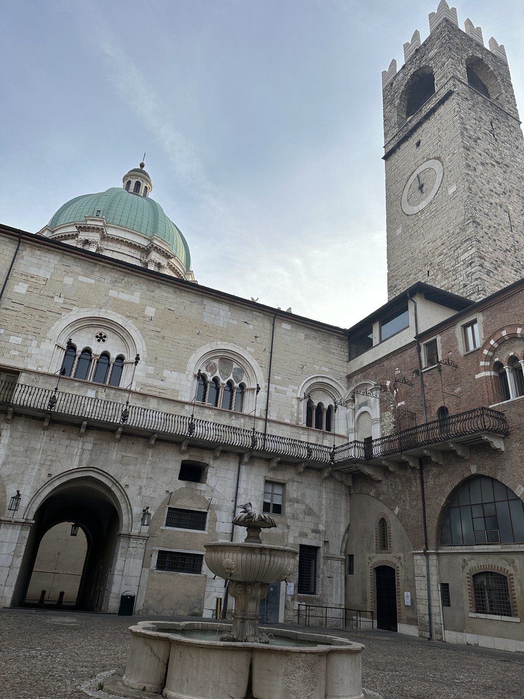 Ольга замечательный экскурсовод и приятный человек с глубокими познаниями в истории города. Маршрут был интересным и красочным. Рекомендую