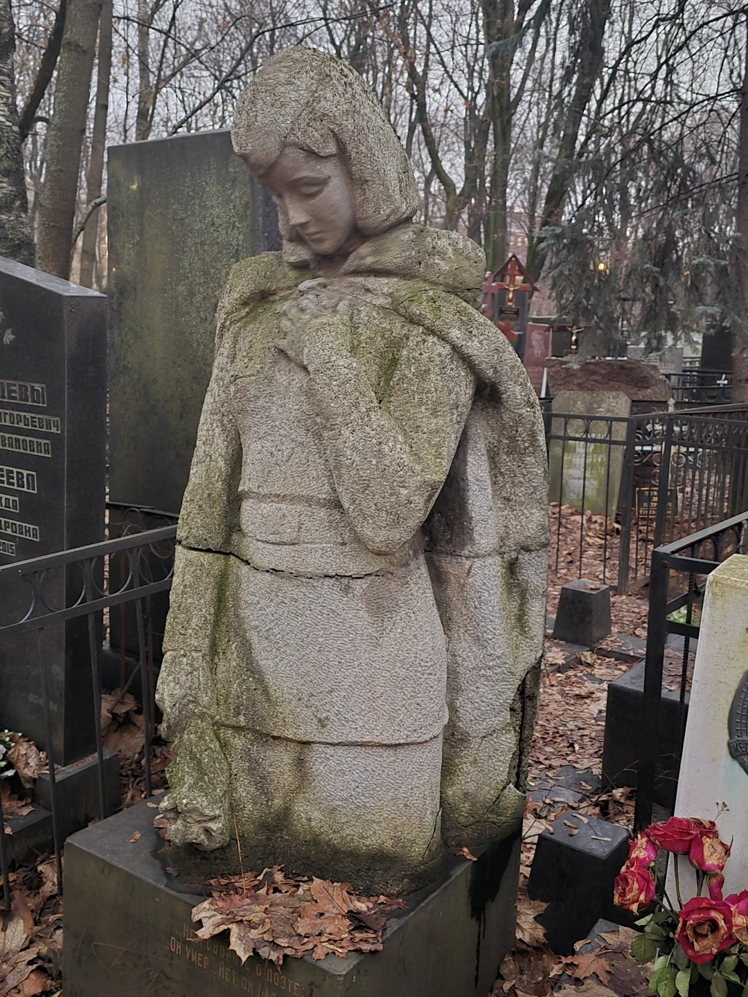 Потрясающая экскурсия по Введенскому кладбищу! Огромная благодарность Денису. Рассказ был настолько живым и интересным, что время