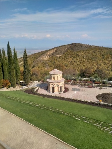 Путешествие было познавательное, интересное, насыщенное событиями, красотами, вином и угощениями. очень советую Владимира и его экскурсии