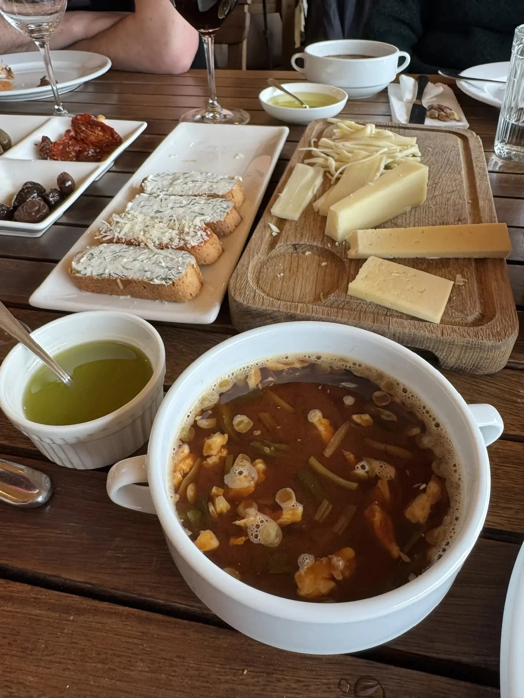 Экскурсия «Винное путешествие под аккомпанемент Арарата и Нораванк» — это просто восторг! Один из самых ярких