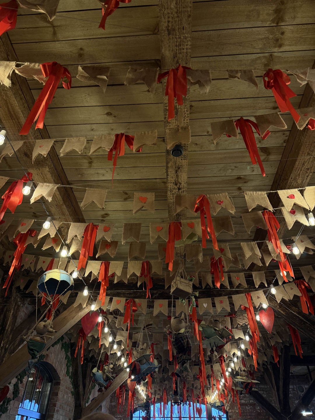 кирилл отличный гид, очень было уютно с ним и весело) динамично перемещались между локациями, но при