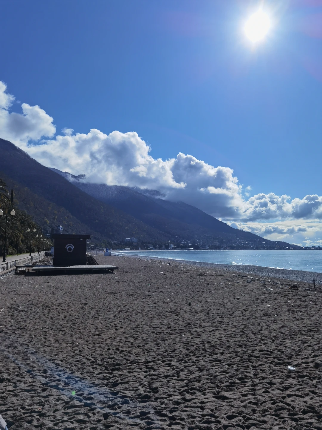 Чудесная экскурсия, чтобы открыть для себя Абхазию. Невероятной красоты виды и дорога, которая сопровождается легендами, историей