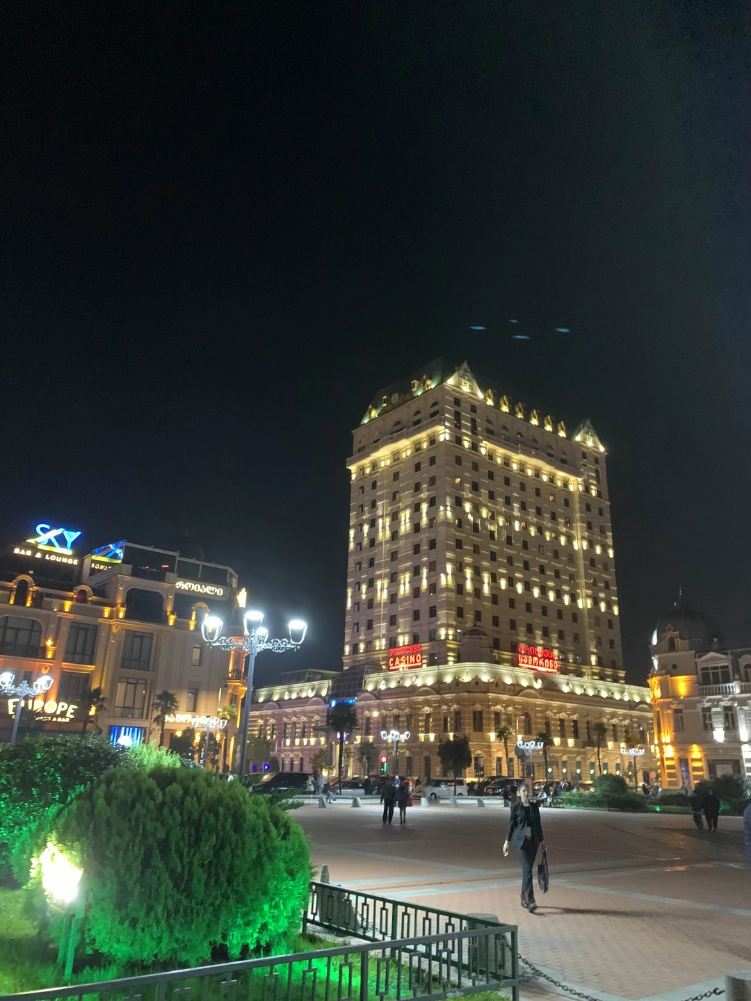 Лучший гид, знания энциклопедические, ответит на любой вопрос, интересно рассказывает, всем советую его, в город влюбитесь сразу)