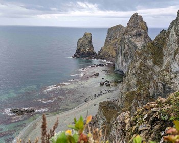 Маяк Балюзек, мыс Четырёх скал и Самоварка