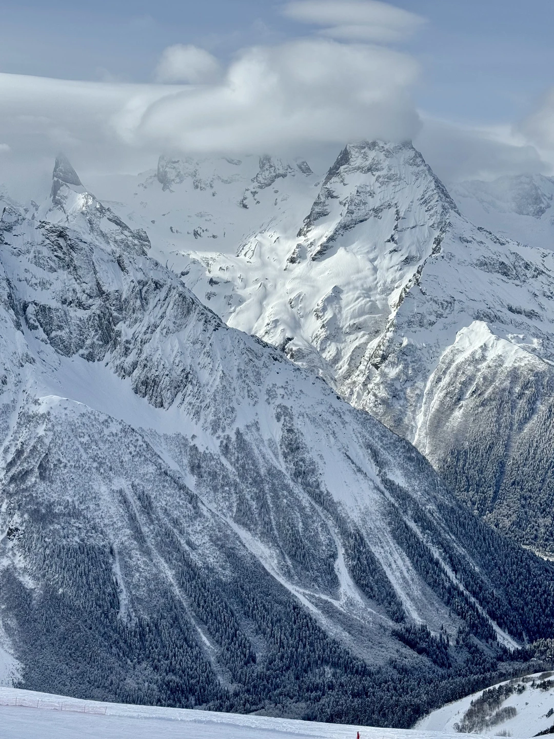Прекрасная поездка с гидом Иваном, очень доброжелательный человек и интересный рассказчик, всегда готов помочь. Комфортное вождение,