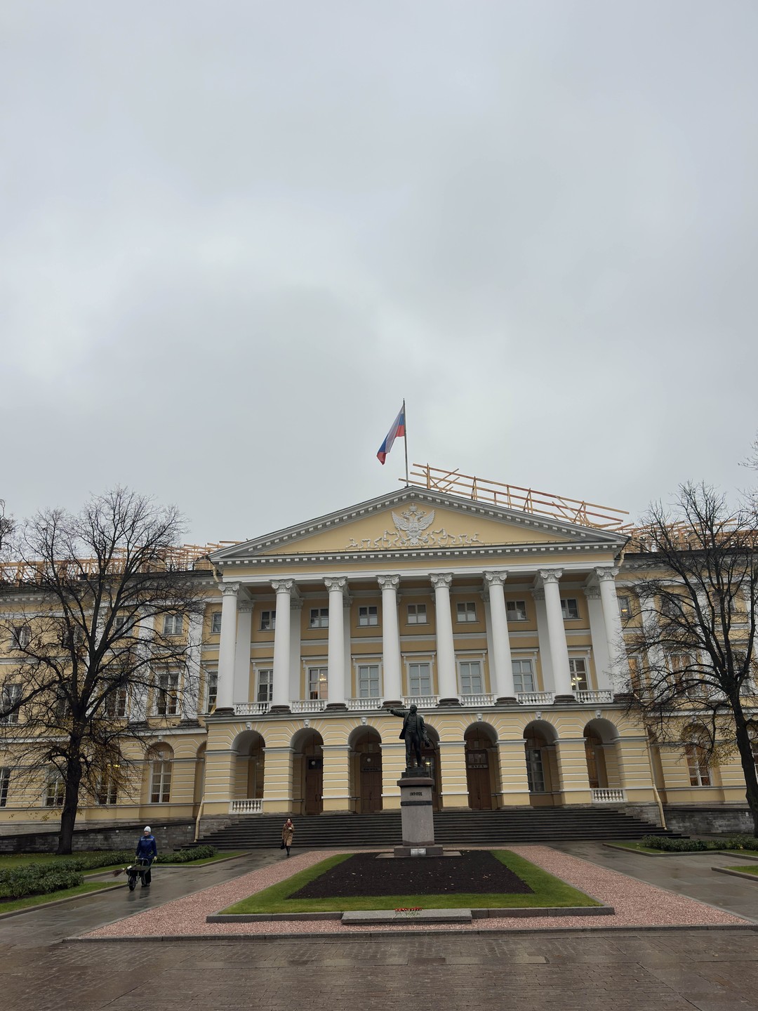 Смольный за 300 лет: от Смольного двора до убийства Кирова (Светлана)