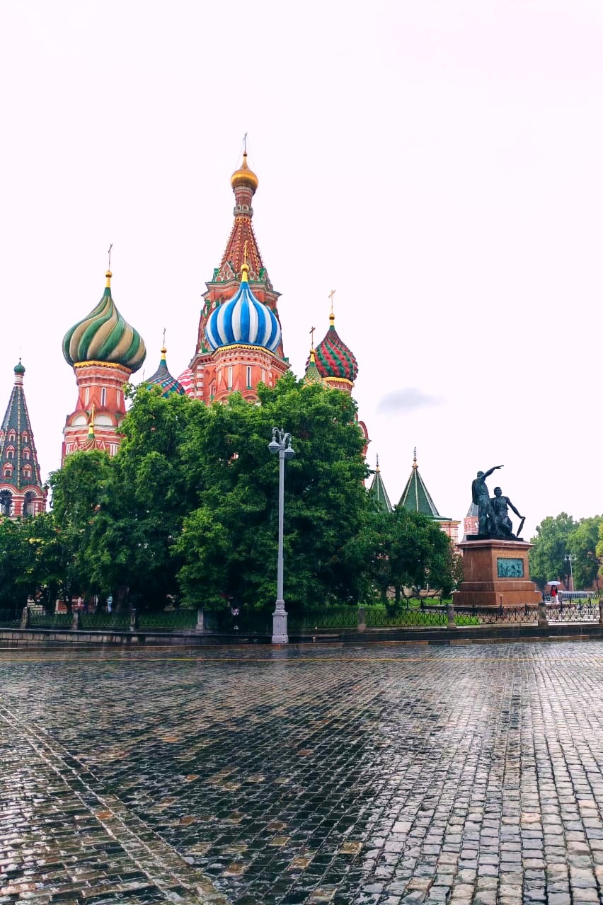 Спасибо большое, Юле за экскурсию. Достаточно интересная прогулка у нас получилась, не смотря на ливень в