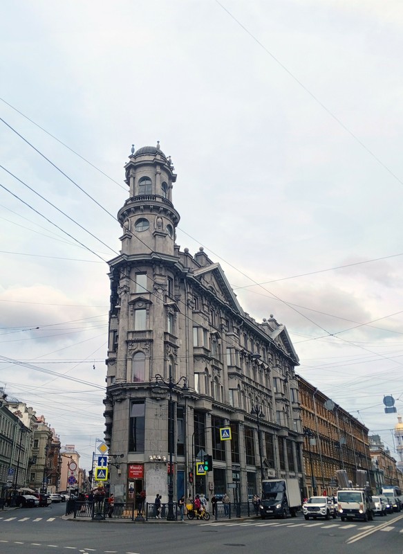 Мобильный квест в Петербурге «Прогулка с незабытым писателем Д.»