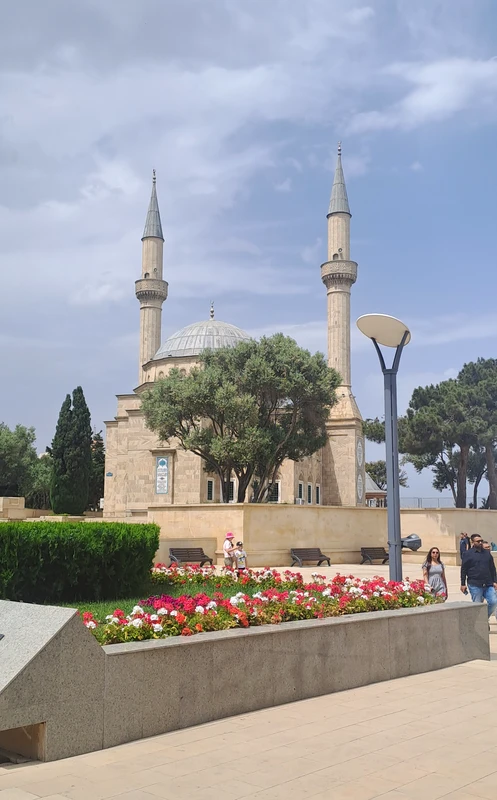 Древний Баку и его пылающие небоскрёбы