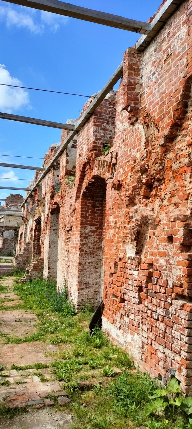Замечательное путешествие, насыщенное историческим экскурсом и великолепными пейзажами, в компании эрудированного и неравнодушного к истории своего