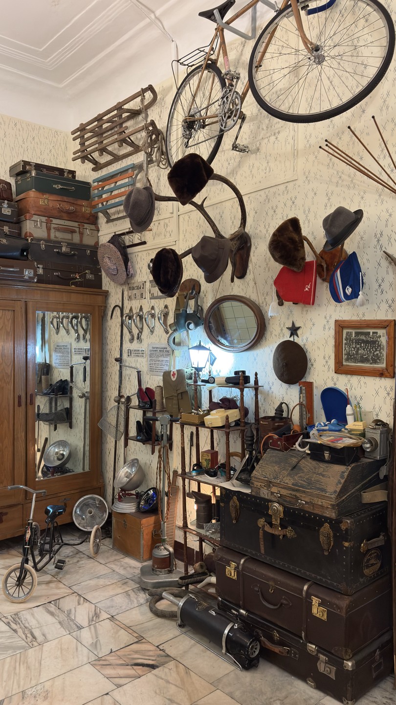 Потрясающая экскурсия особенно в прохладное время года! Большую часть экскурсии мы провели в музее быта советских