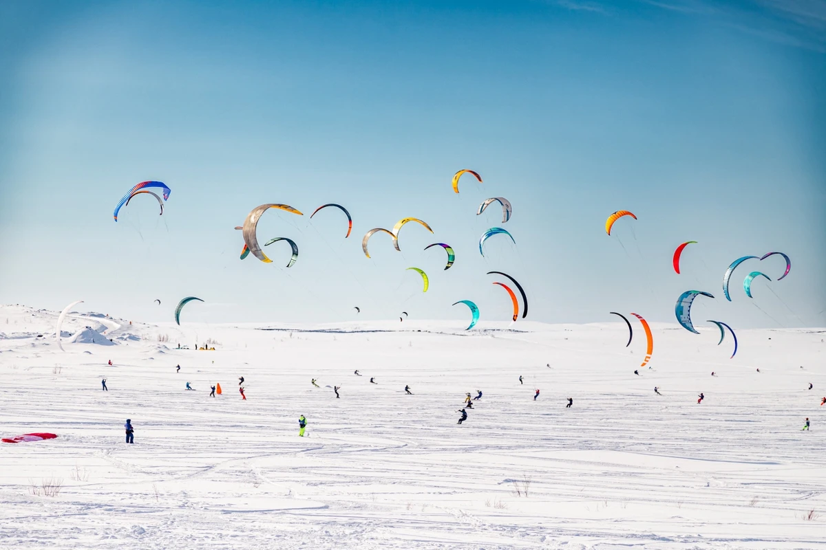 Сноукайтинг в тундре: групповой трансфер из Мурманска