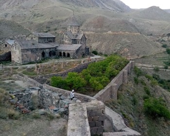 Водопад Шаки, армянский Стоунхендж, монастырь Воротнаванк, ночь в Мегри