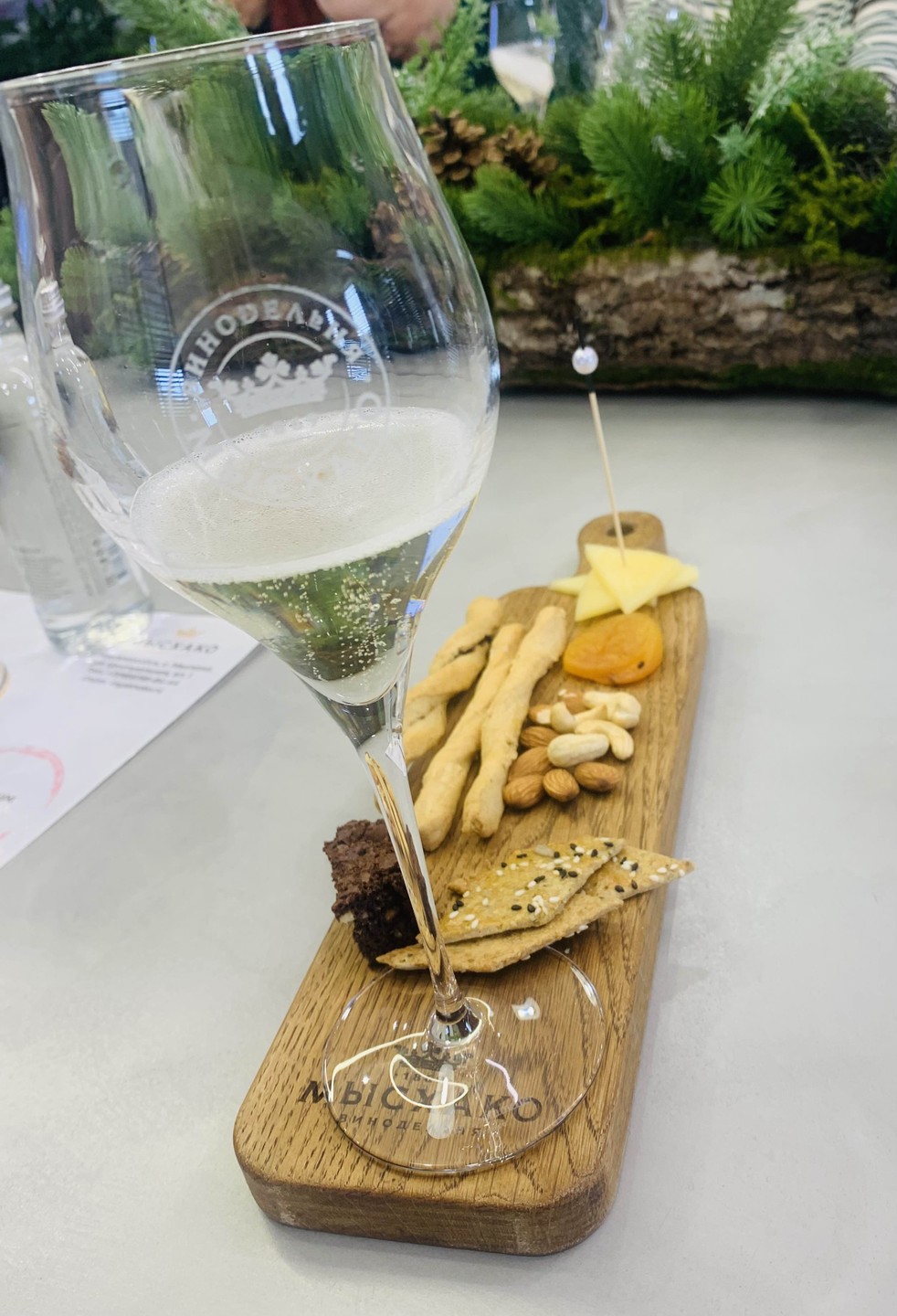 Гид Александр очень комфортно общался, узнали много нового о Геленджике, Новороссийске, Кабардинке, истории виноделия! История винодельни