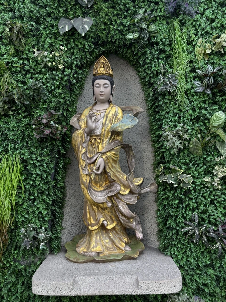 Приехала комфортная машина. Лучше договариваться выезжать в 7 утра, мы выехали в 8, захотели спокойно позавтракать.