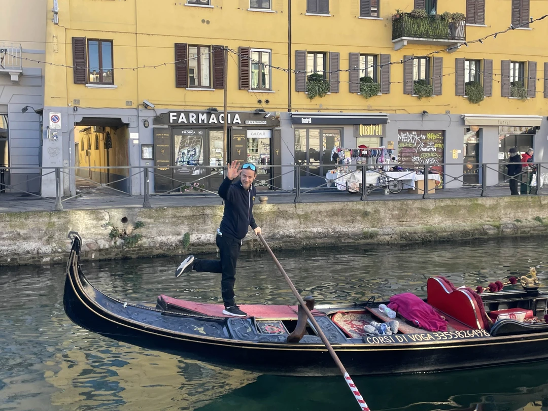 Наталья очень ответственный экскурсовод!! Вместо 1:30 минут отработала с нами целых 2 часа!!! Вложила информацию на