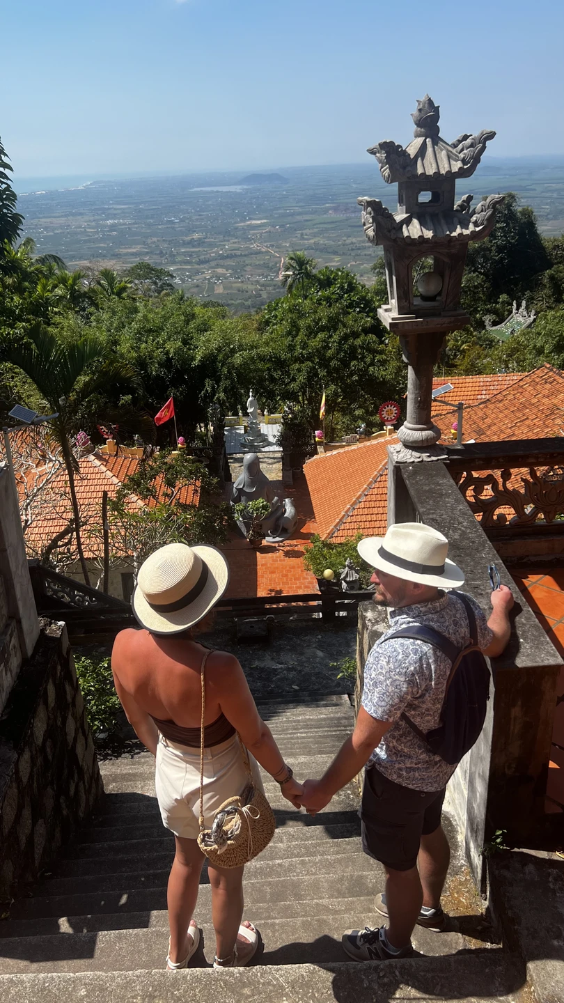 Потрясающая экскурсия, невероятно красивые виды, пение райских птиц, священная гора Таку просто оазис спокойствия и умиротворения