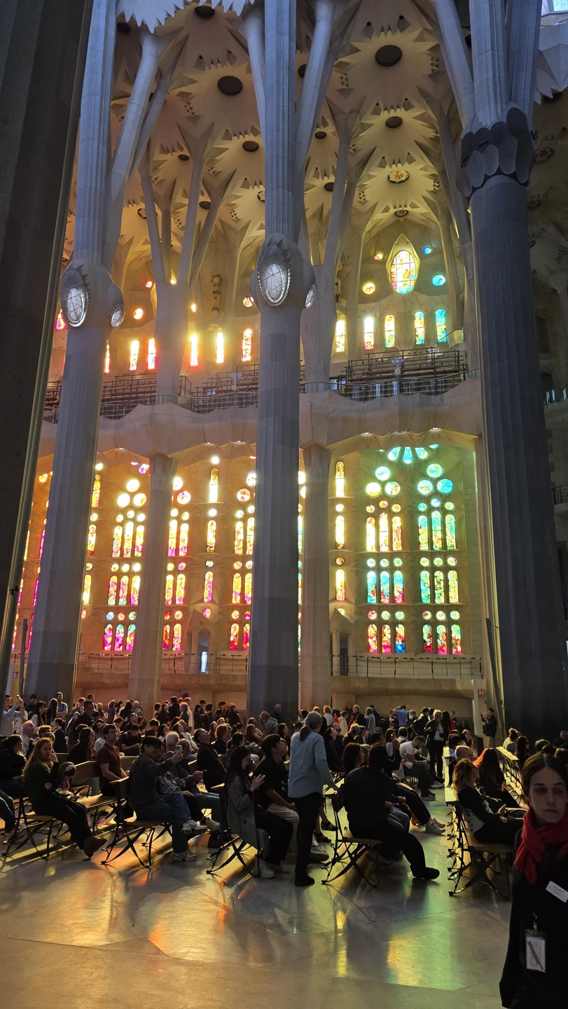 Очень понравилась экскурсия. Жаль не входит подъем наверх. Потрясающее здание. Очень интересно. Вся красота внутри!