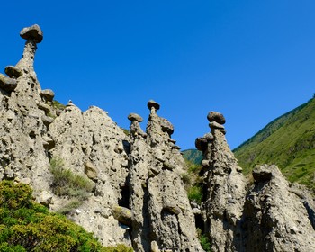 Каменные грибы и Телецкое озеро