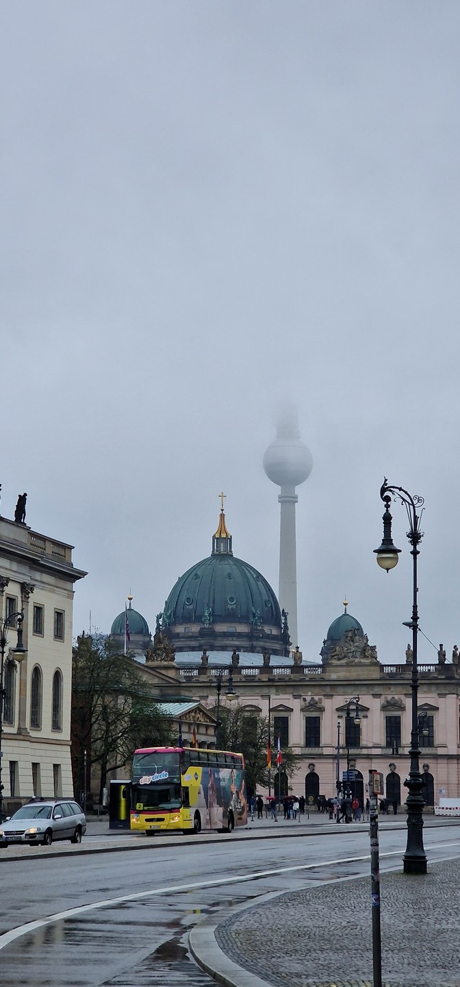 По обе стороны баррикад: пешая прогулка по Берлину (Макс)