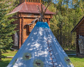Купание в термах, визит в этнодеревню, концерт, обед, катание верхом, мастер-классы, фотосессия