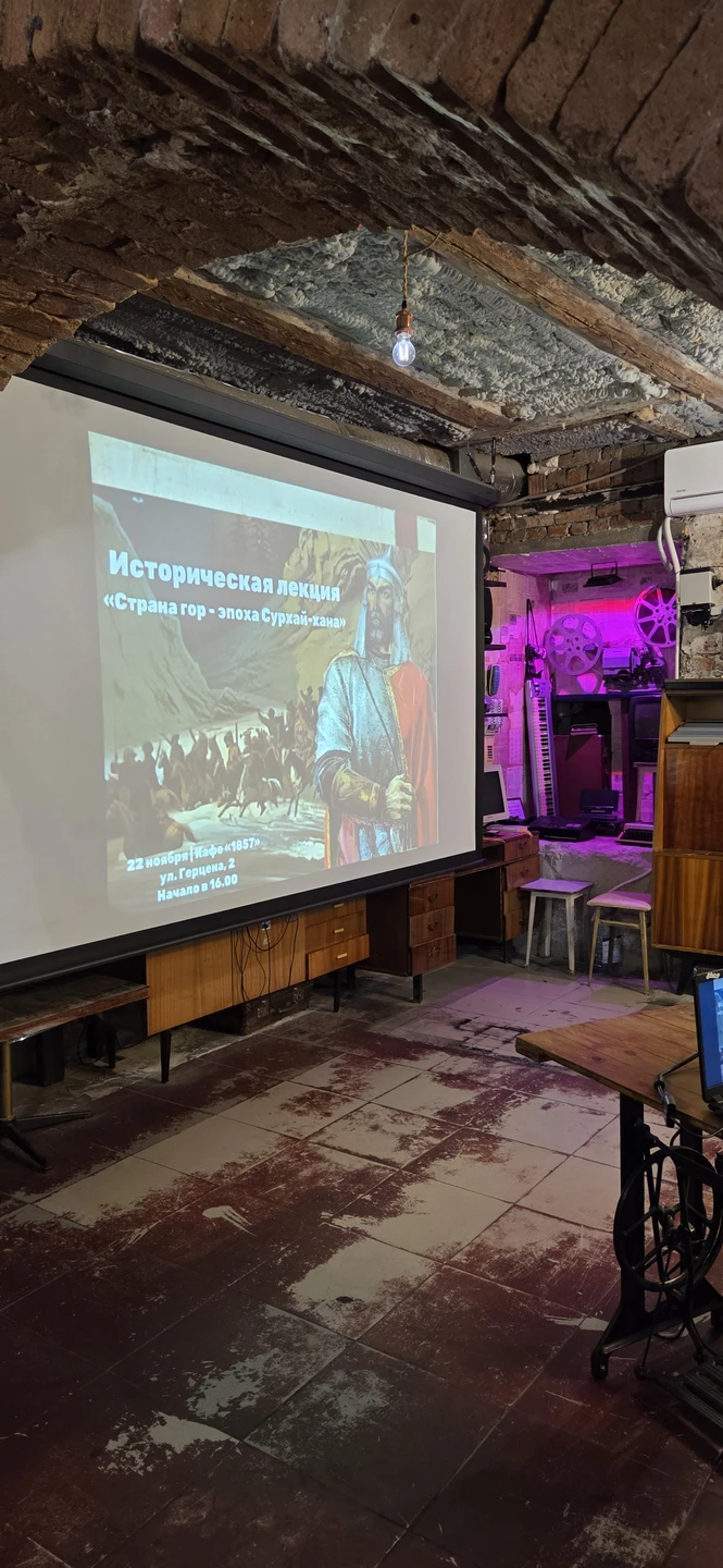 Эта экскурсия хороша тем, что показывает не самые очевидные места. После такой экскурсии хочется своими ножками исходить весь город