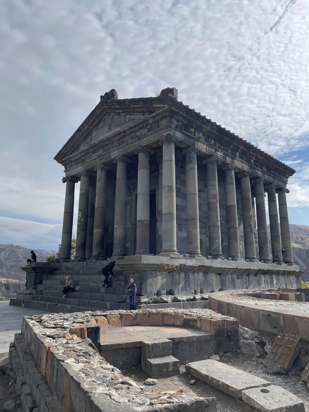 Святая Армения: храм Гарни и монастырь-пещера Гегард (Александра)