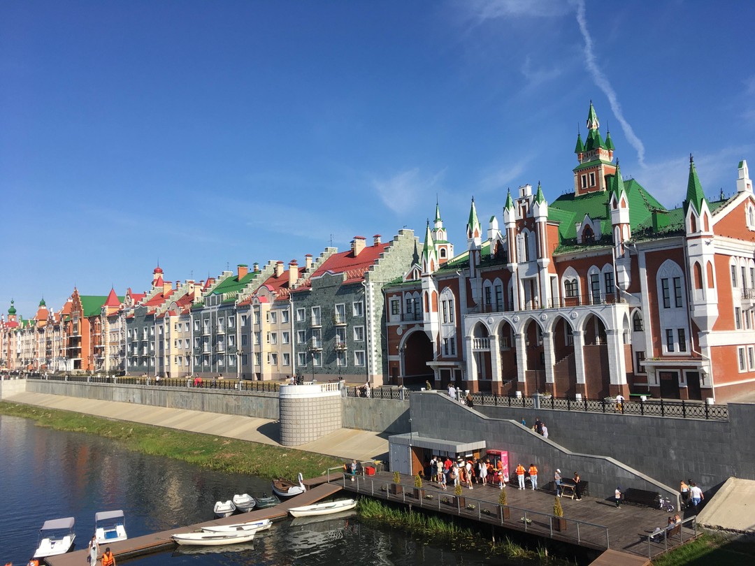Получилась отличная индивидуальная экскурсия. Подойдёт для небольшой компании. Отлично, если будете на машине, успеете ещё больше