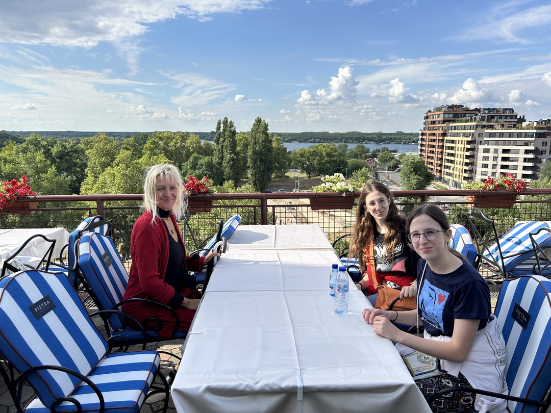Отличная экскурсия! У нас был стыковочный рейс в Белграде. Я летела с детьми - подростками. Микица