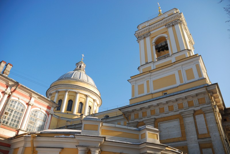 По православным храмам Петербурга на комфортабельном автомобиле