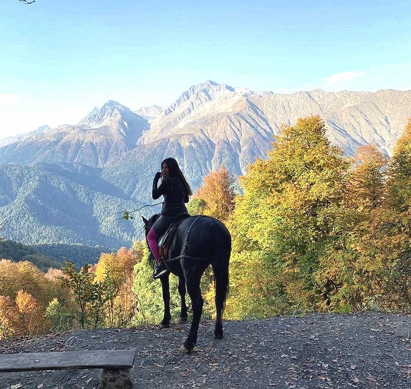 Конные прогулки в Красной Поляне (4/15)