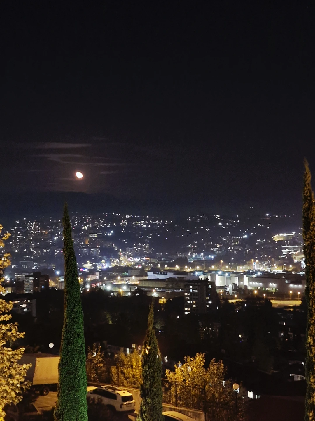 Большое спасибо Роману за интересный рассказ и красивые виды вечернего Сочи. Несмотря на то, что мы