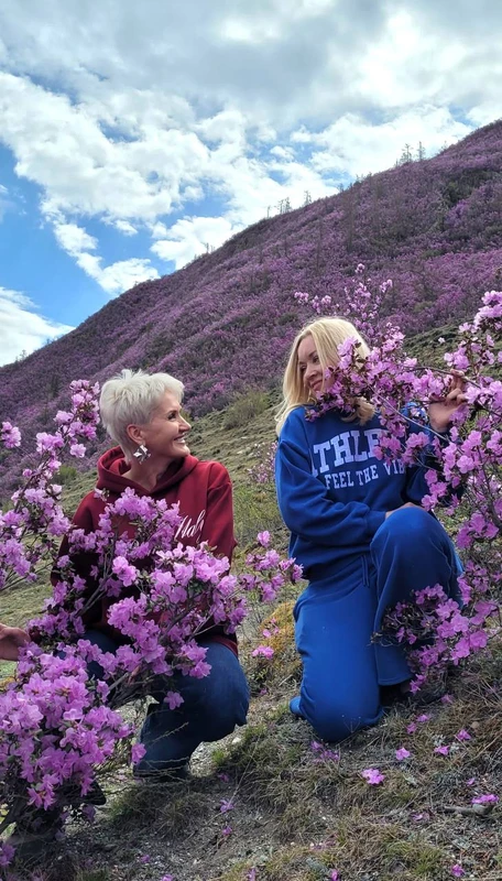 Автотур в мини-группе по знаковым локациям Алтая в период цветения маральника