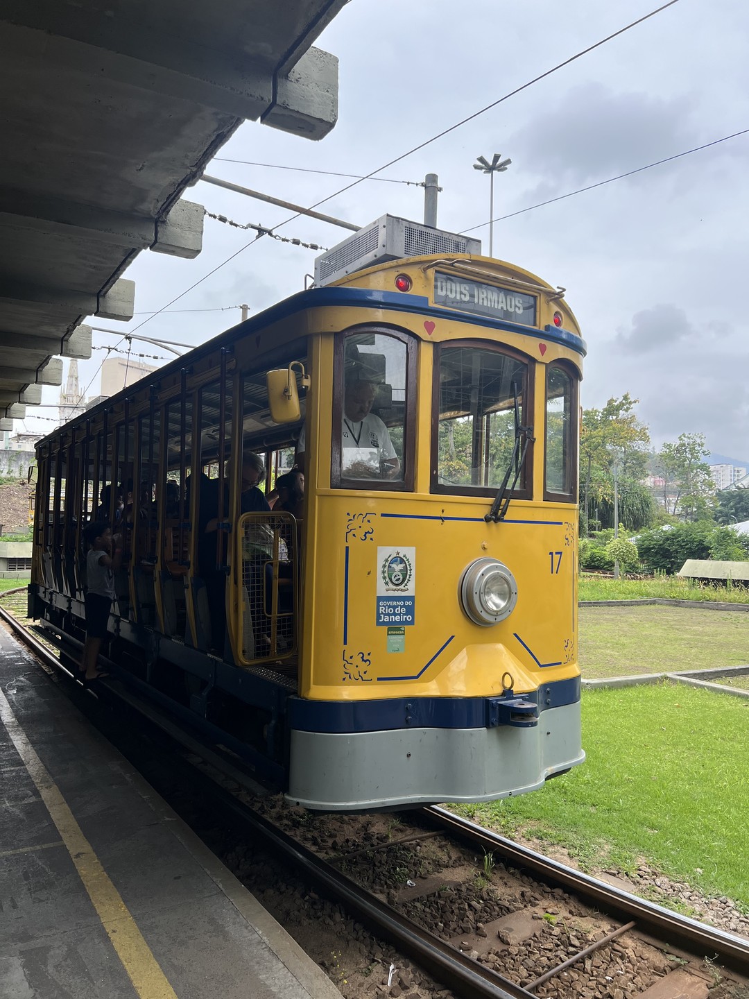 Нам с подругой очень понравилась экскурсия по Рио. Евгений предложил нам сперва прокатиться на трамвае, а