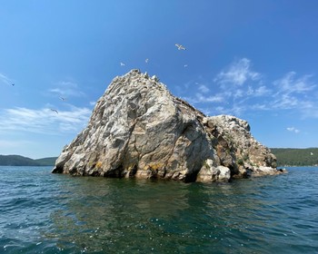 Чивыркуйский залив, купание в минеральных источниках в бухте Змеевая