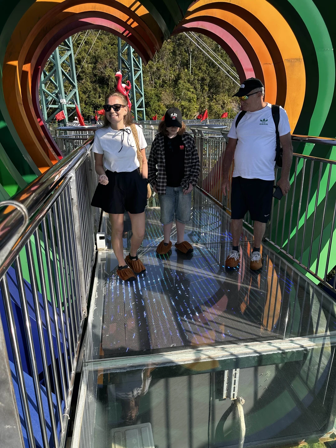 Недавно мы посетили парк Янода с нашим гидом Борисом, и это был просто незабываемый опыт! С