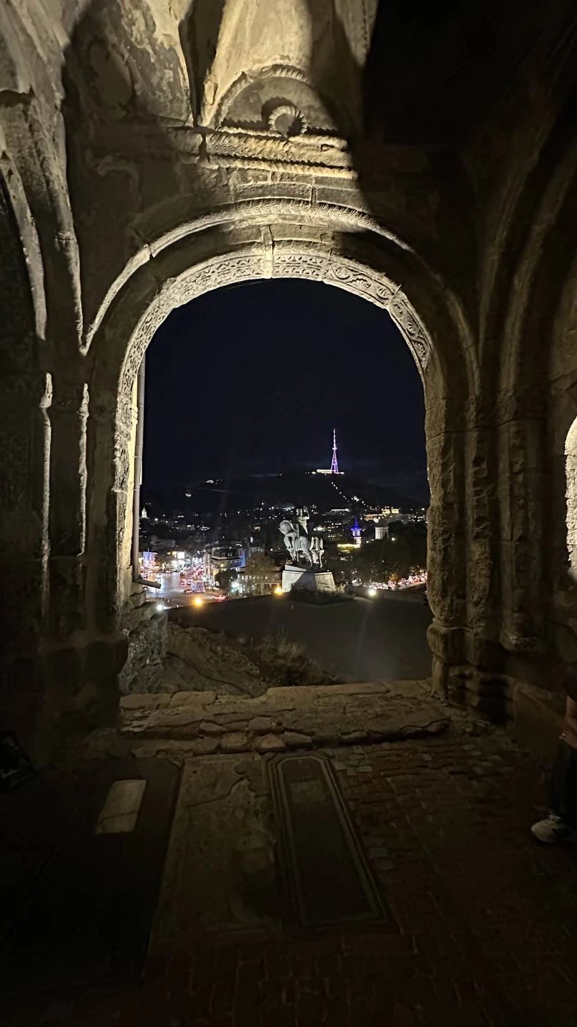 Георгий - отличный гид и потрясающий рассказчик! Весь путь до Тбилиси прошел с интересными рассказами об