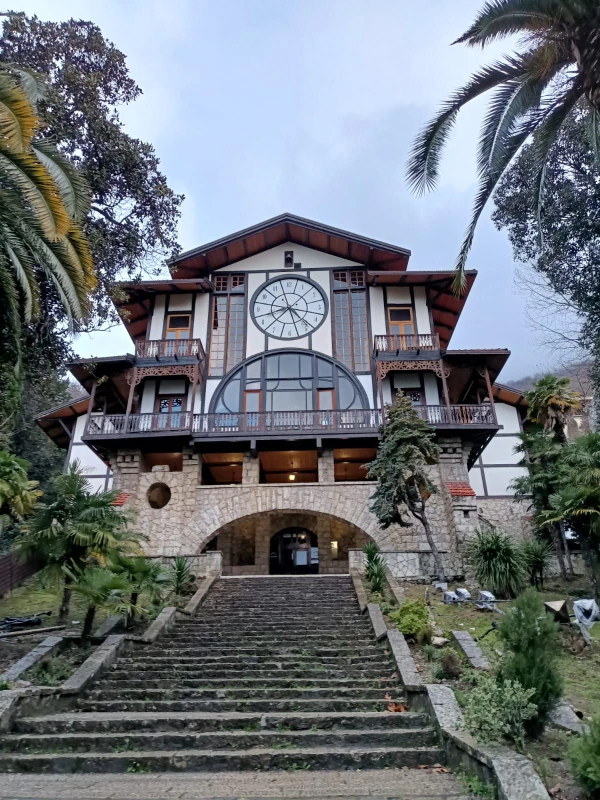 Гагра, Рица, Новый Афон и мандариновый сад: групповая поездка из Адлера