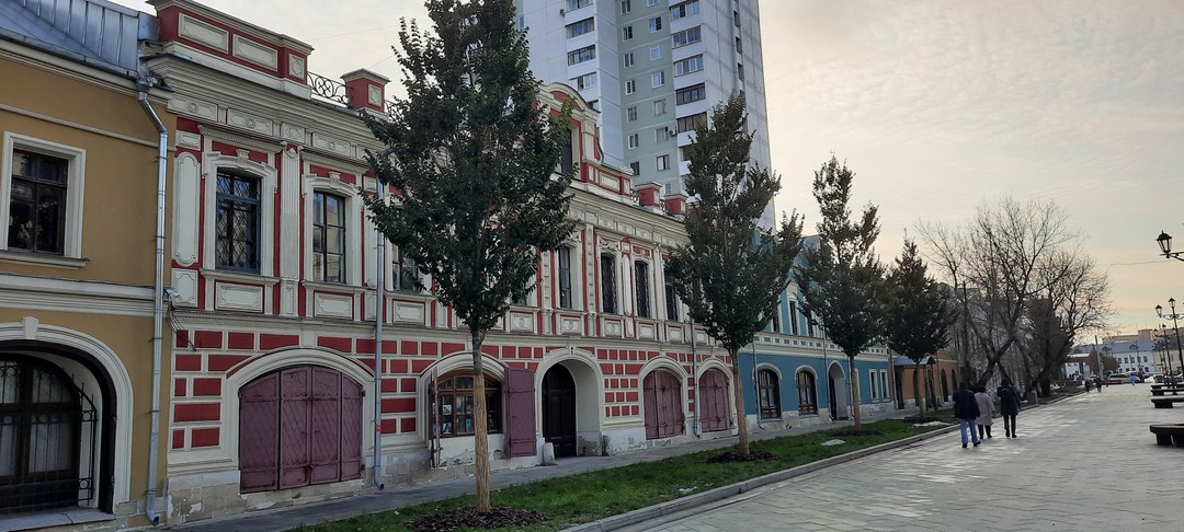 Прекрасная экскурсия! Улица Школьная очаровательная, а в компании экскурсовода это просто подарок! Рассказ Натальи перенесит тебя