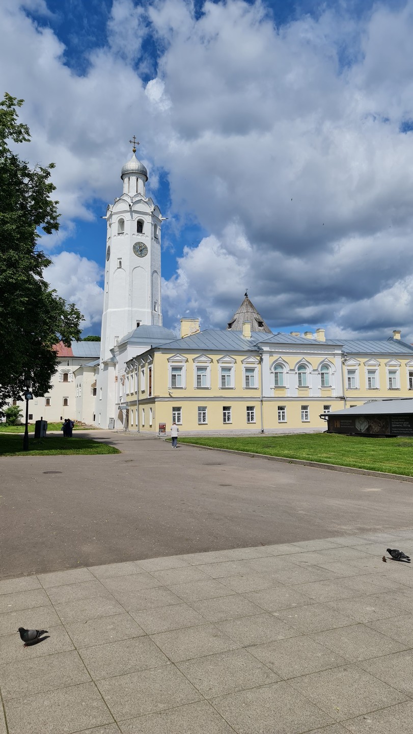 Гид Инна Николаевна досконально разбирается в материале! Подаёт информацию в виде увлекательного рассказа. Легко идёт на