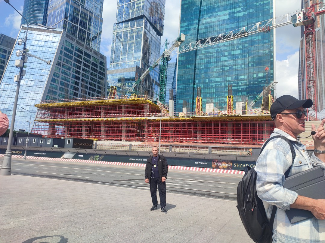 Именно в Москва-Сити, был в первый раз. Впечатления непередаваемые. Конечно понять что где находится, какая из
