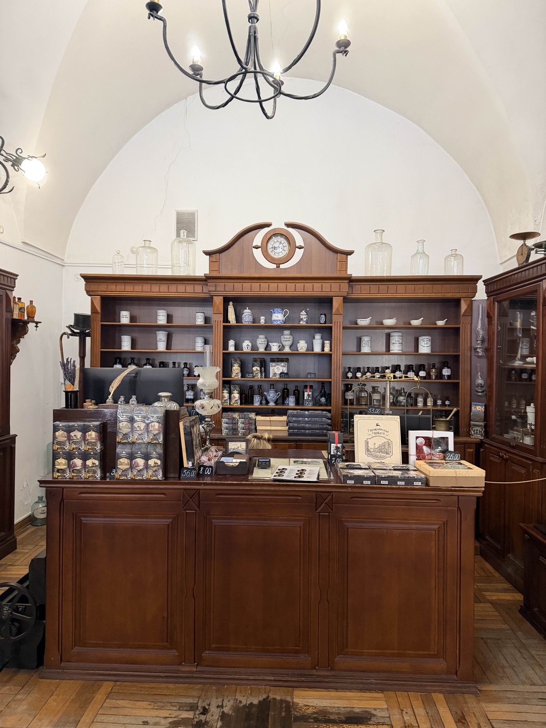 Большое спасибо за замечательно проведанный день,прекрасные локации,несмотря на непогоду и снегопад,все посмотрели,получили много полезной информации,а совет