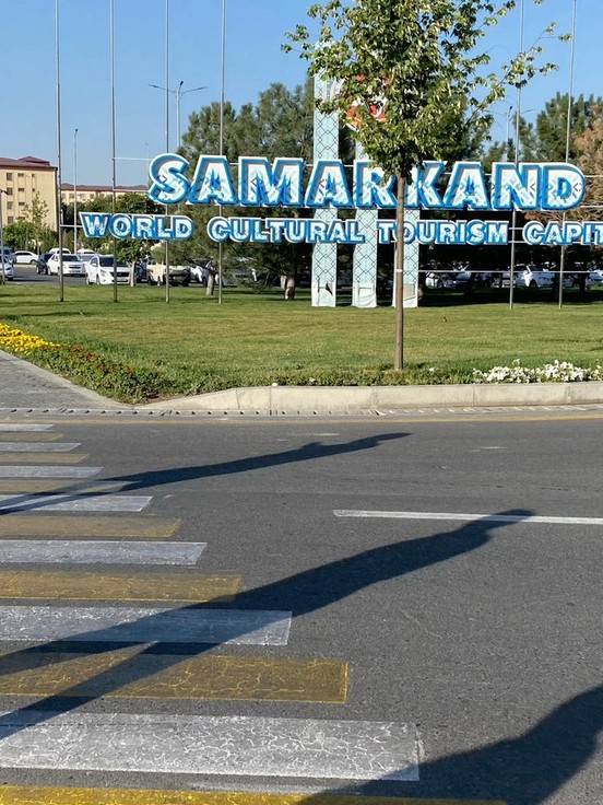Город в огнях выглядит просто потрясающе! Даниил интересно рассказывал, не перегружая фактами, делился легендами и отвечал