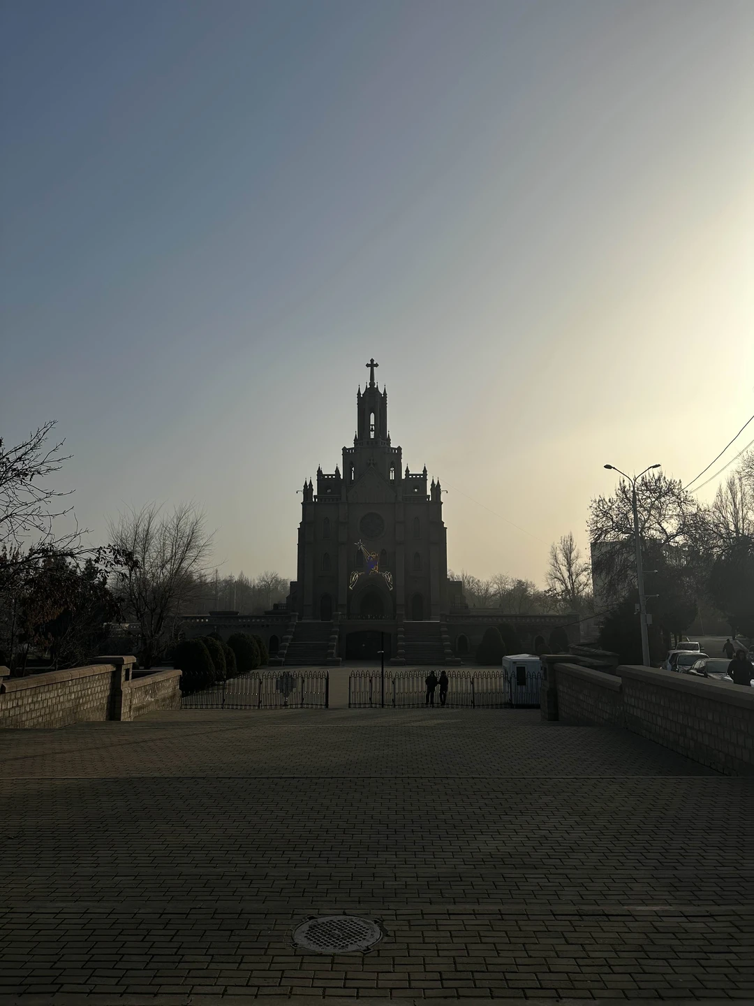 Замечательную обзорную экскурсию по Ташкенту нам с подругами провел Хасан. Приехал вовремя и показал сначала все